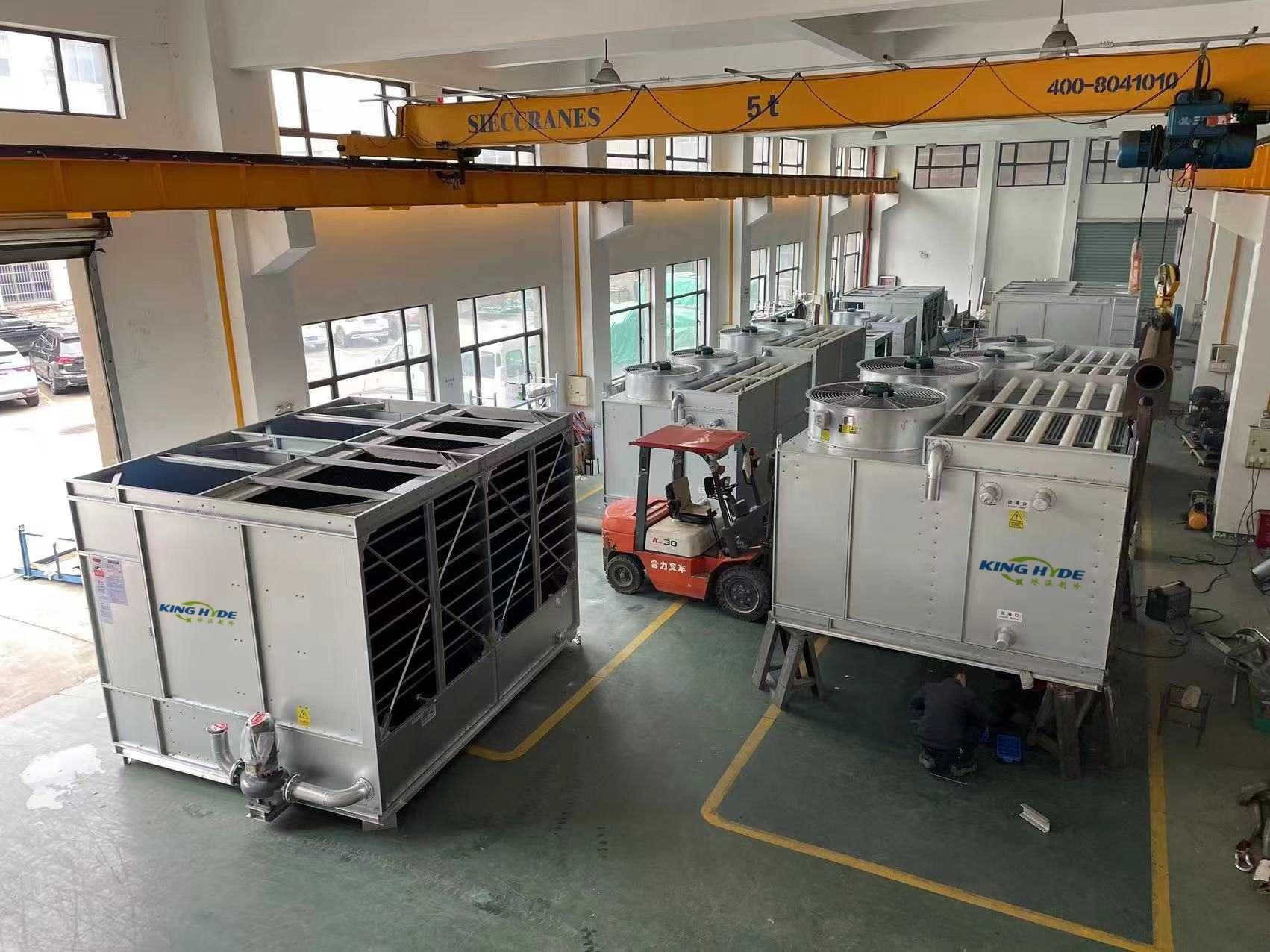 Evaporative water chiller
