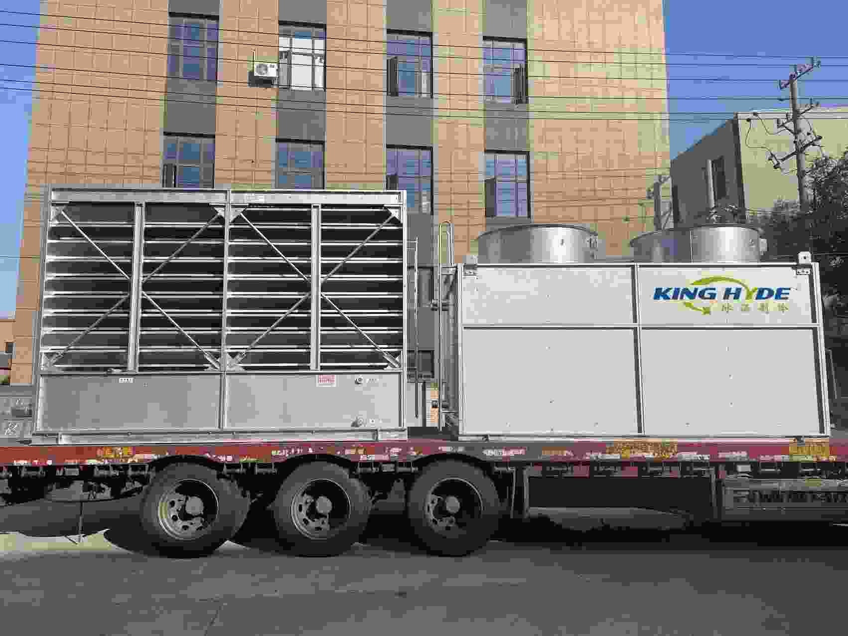 Evaporative water chiller