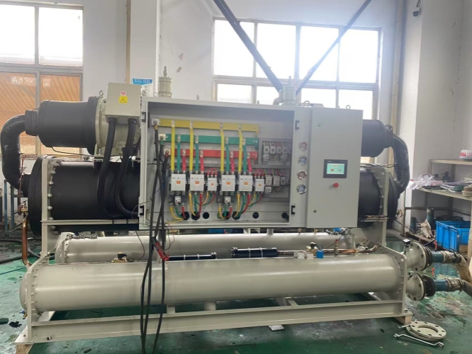 1250KW水冷螺杆机组发往拉美