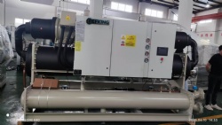 Water cooled screw chiller