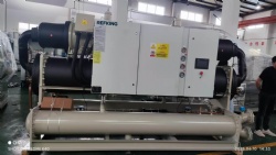 Water cooled screw chiller